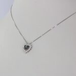 Collier con diamanti neri a forma di cuore Thumbnail 3